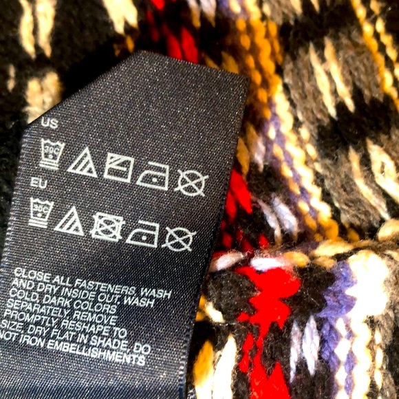 Tommy Hilfiger Sweater Vest. Size: Medium. Looks Brand New. - Picture 13 of 13